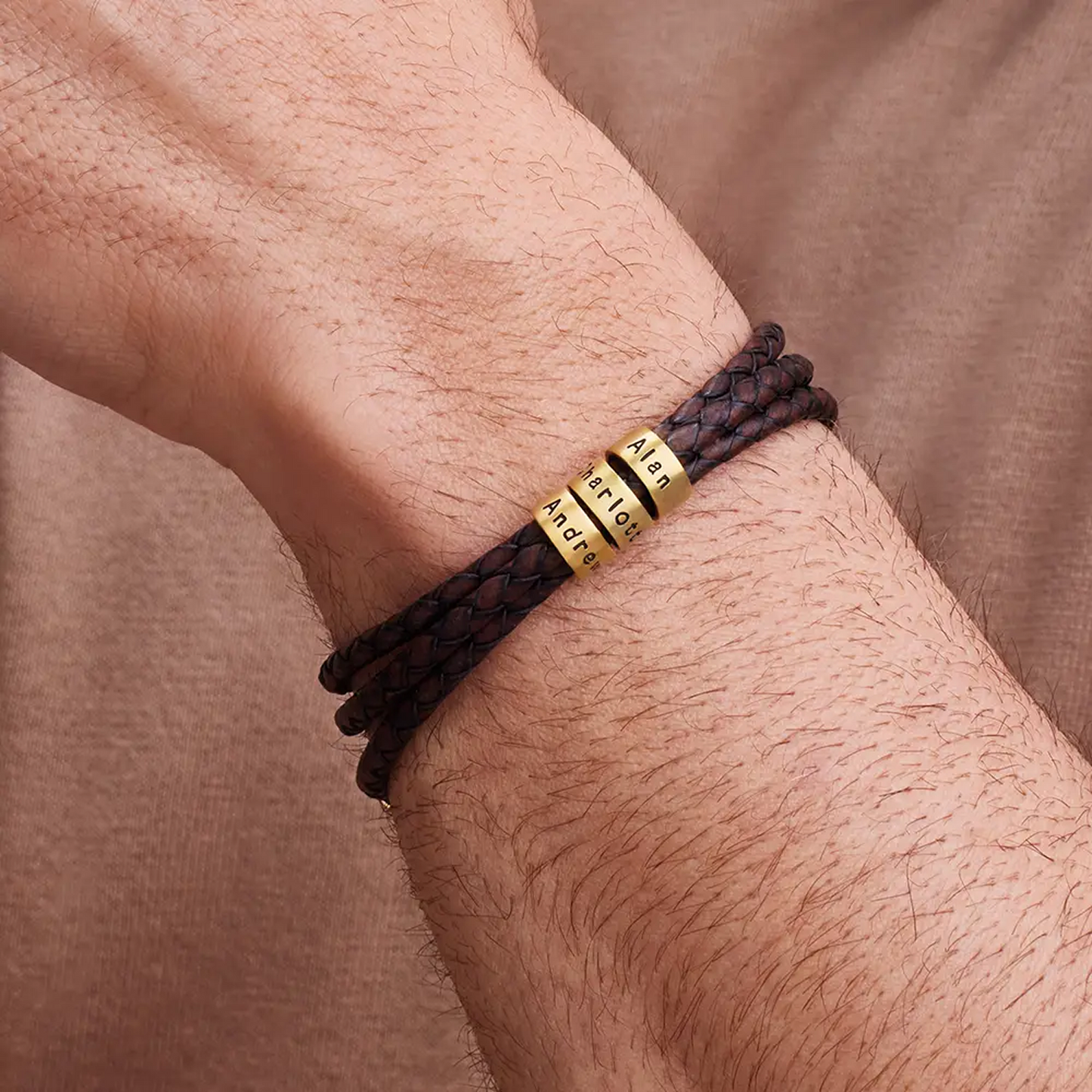 Pulsera de cuero trenzada con piezas personalizadas