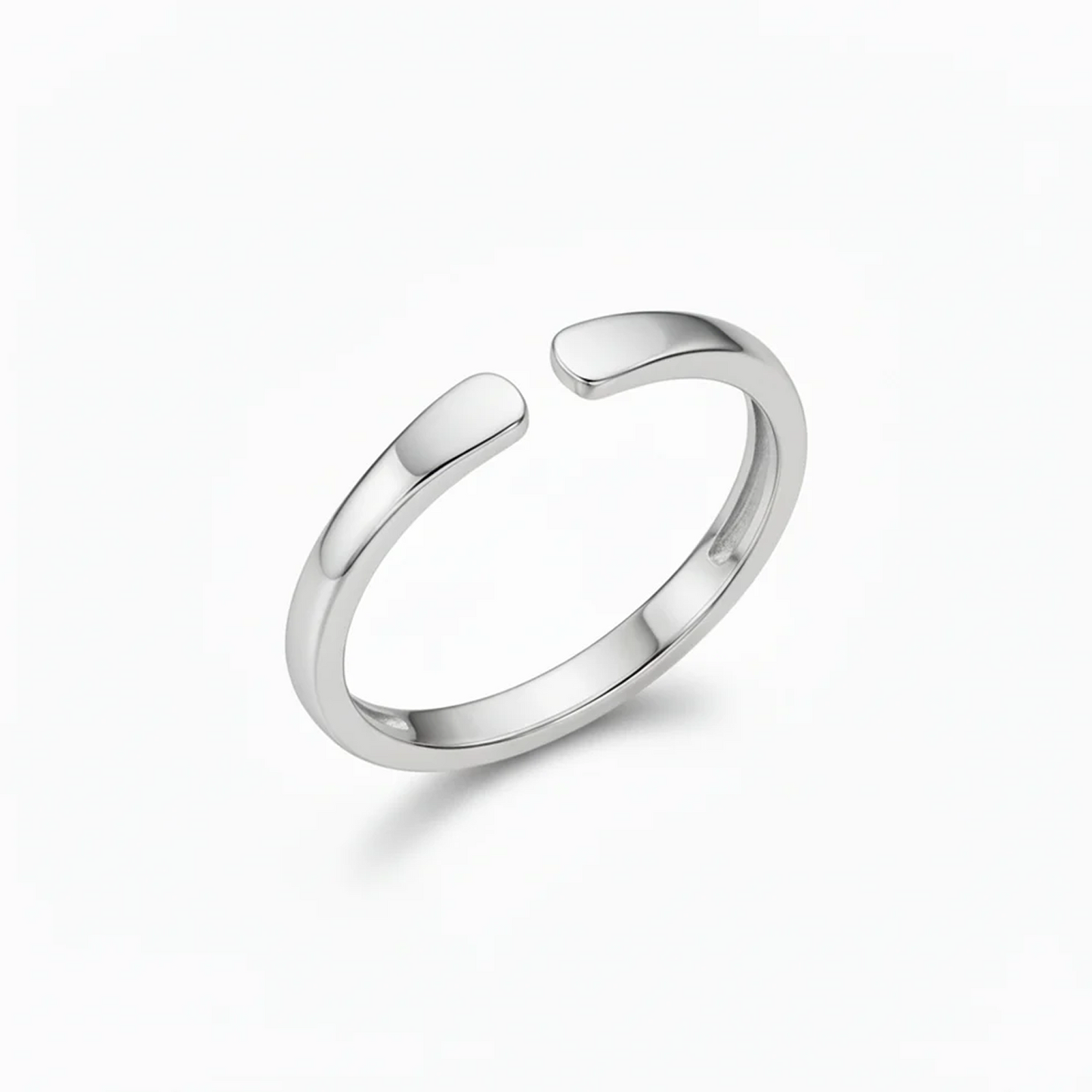Anillo Ajustable de Iniciales — Whisper
